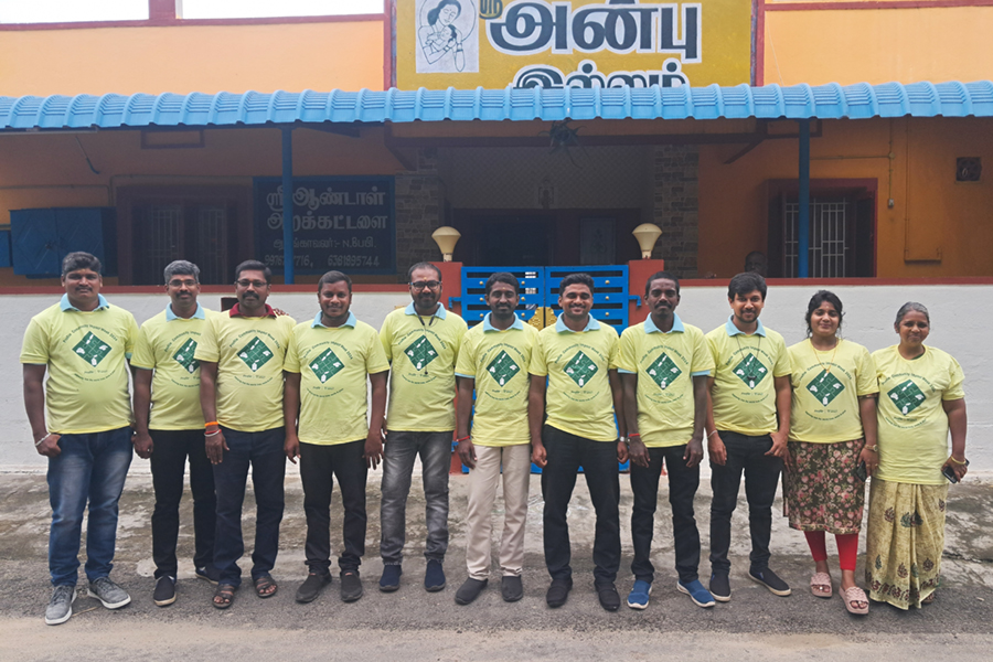 Group photo of Profile employees in India volunteering